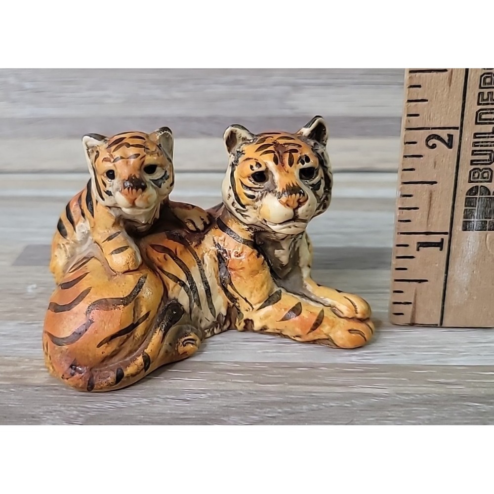 Vintage UCTCI Ceramic Hand Painted 2" Momma Tiger w/ Cub‎ Black Eyes Unique - Picture 7 of 8